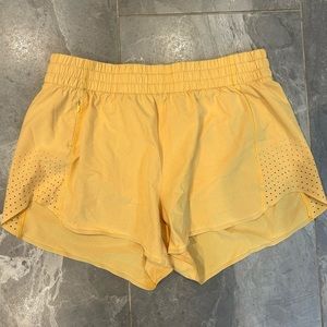 Athleta Hustle 3” Short yellow size small